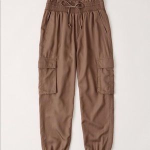 NWOT - Abercrombie Cargo Jogger Pants Size Small